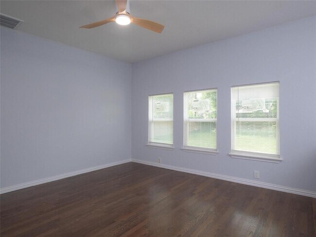 Building Photo - 2703 Areba St