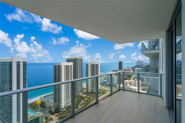 Building Photo - 4010 S Ocean Dr