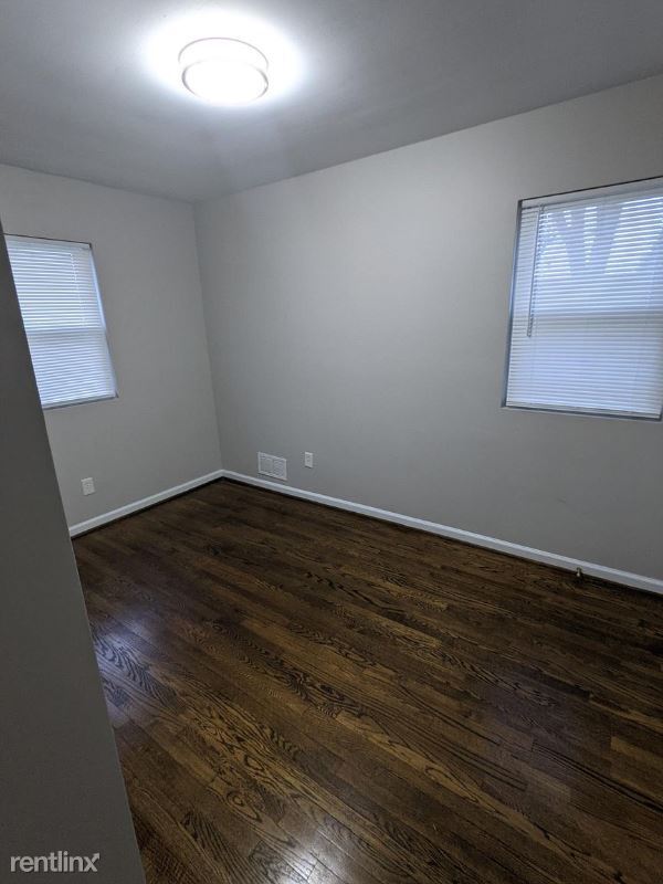 Building Photo - 1848 Chatsworth Dr