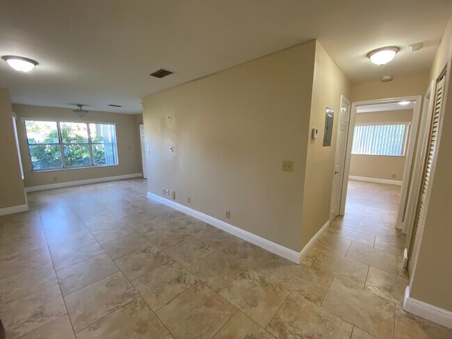 Building Photo - 3450 Pinewalk Dr N