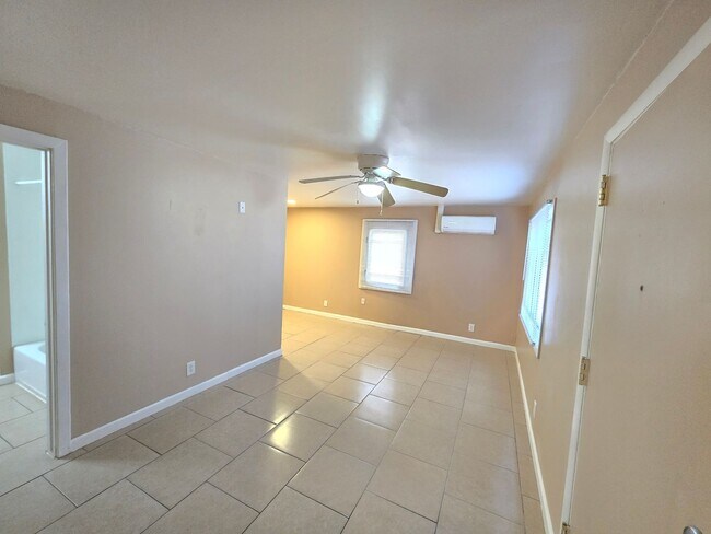 Photo - 1007 N Scovel St Apartment