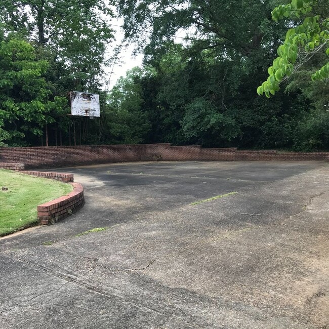 Building Photo - Charming 4B/3.5B Home!