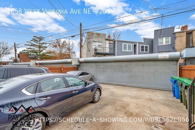 Foto del edificio - Renovated Condo with parking included