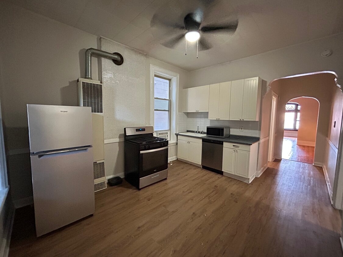 Primary Photo - 1013 N Winchester Ave