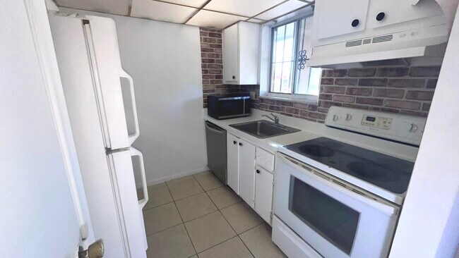 Foto del edificio - 6080 Forest Hill Blvd