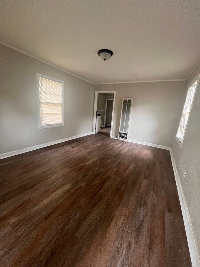 Foto del edificio - 291 Red Oak St