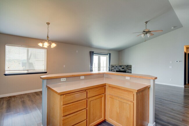 Foto del edificio - 3 Bed 2 Bath in Cherry Hill Neighborhood