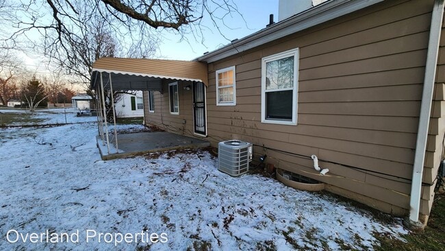 Building Photo - 3 br, 1 bath House - 23345 Comstock Rd