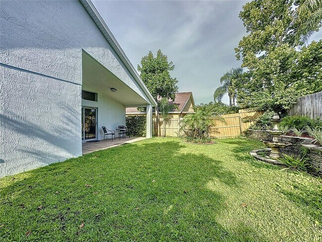 Building Photo - 236 Queen Mary Dr