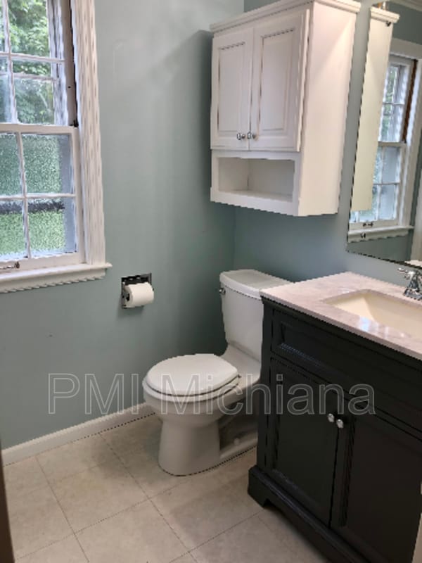 Building Photo - 110 S Hawthorne Dr