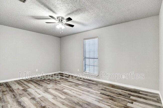 Building Photo - 925 Farmington Rd