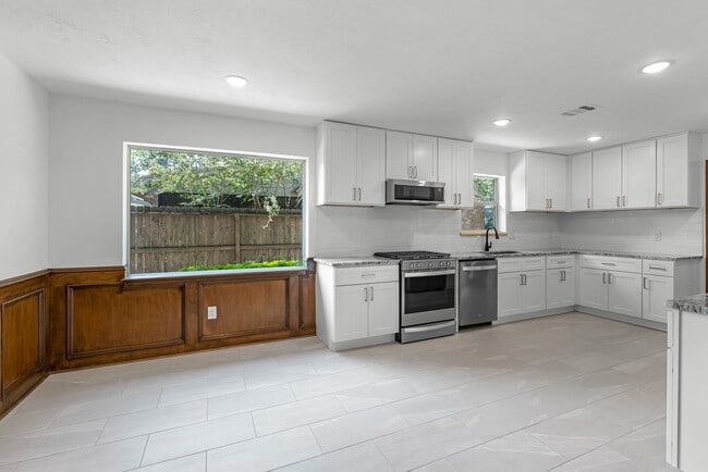 Building Photo - 8011 Liberty Elm Ct