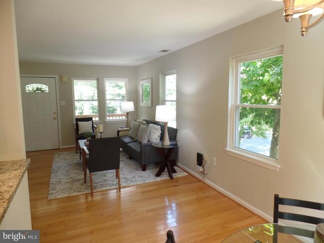 Foto del edificio - 2018 Griffith Rd