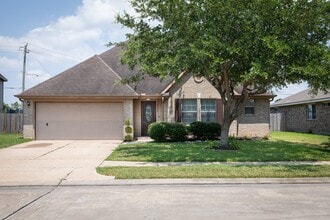 Building Photo - 3403 Cypress Village Dr