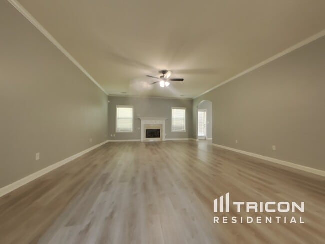 Building Photo - 293 Holbrook Dr