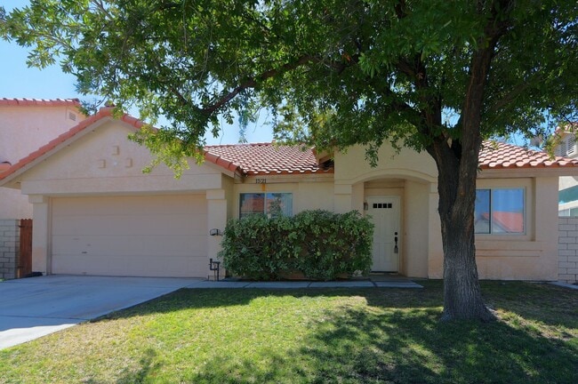 Building Photo - 1521 Desert Ridge Ave