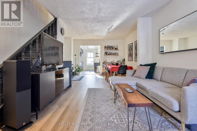 Building Photo - 20 Uxbridge Ave