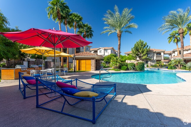 Poolside Lounge - San Portella Apartments