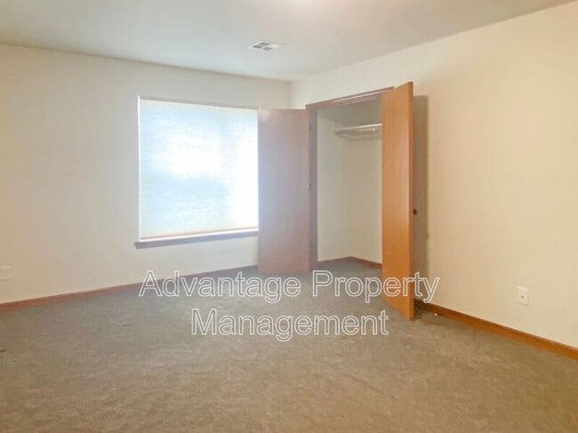 Foto del edificio - 1645 NW Kings Blvd