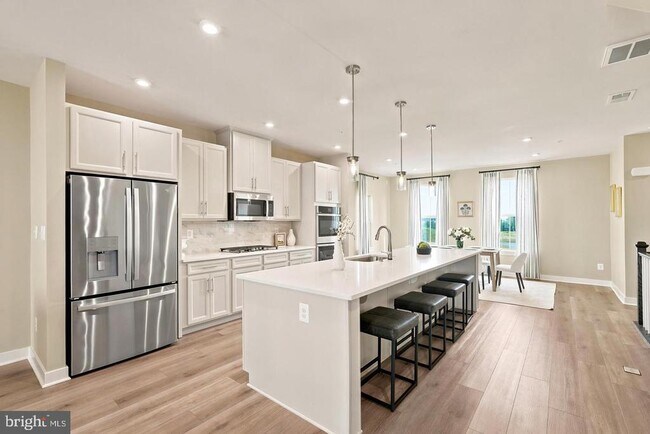 Foto del edificio - 24274 Thurso Sq