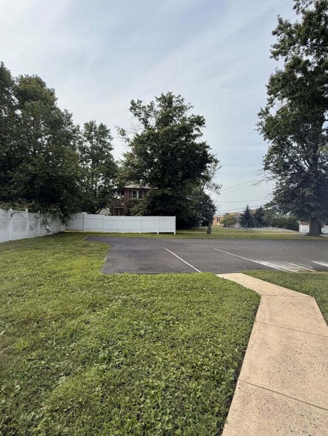 Foto del edificio - 405 Maple Ave