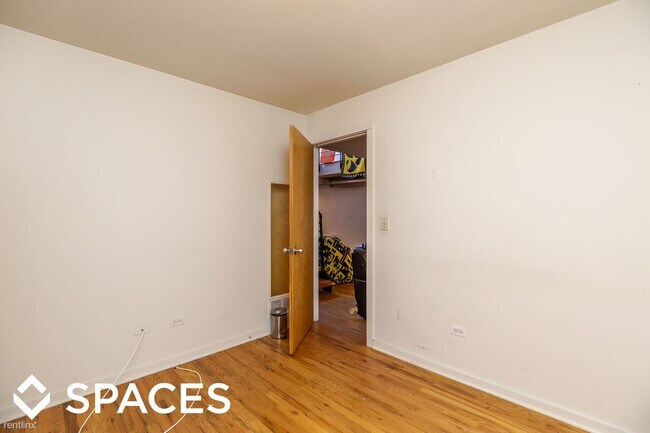 Building Photo - 3 br, 3 bath  - 933 W Irving Park Rd Apt B