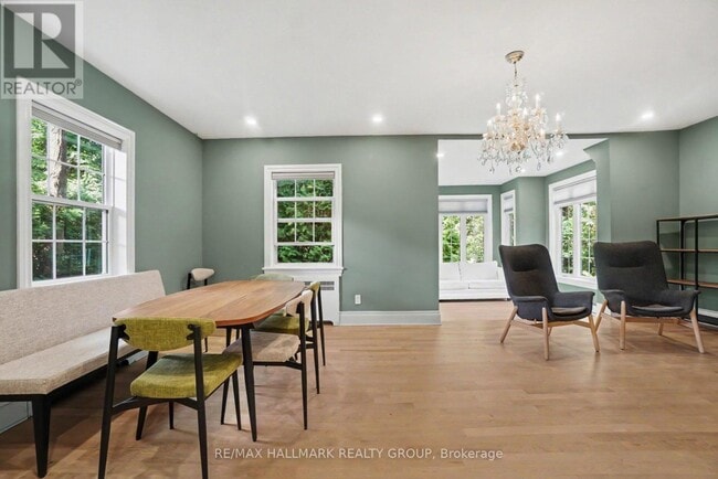 Building Photo - 171 Minto Pl