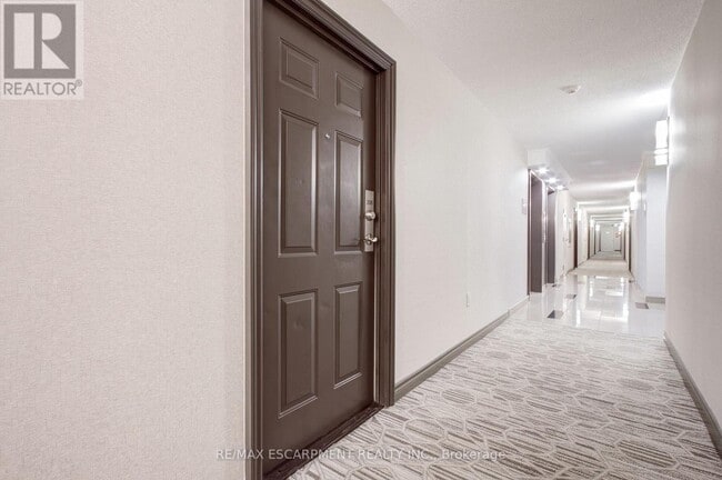 Building Photo - 1270 Maple Crossing Blvd