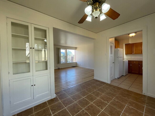 Foto del edificio - 3BR/1BA unit less than 3 mi from LANL and downtown! (4477 Yucca Unit B)