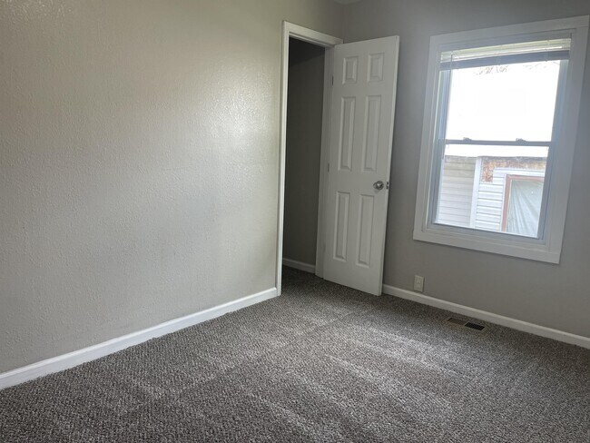 Foto del edificio - 3303 E 52nd St