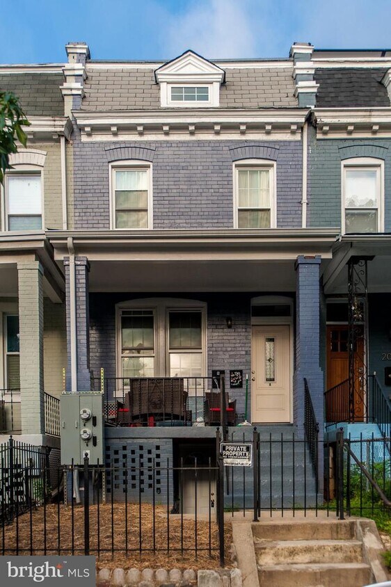 Primary Photo - 2022 4th St NE