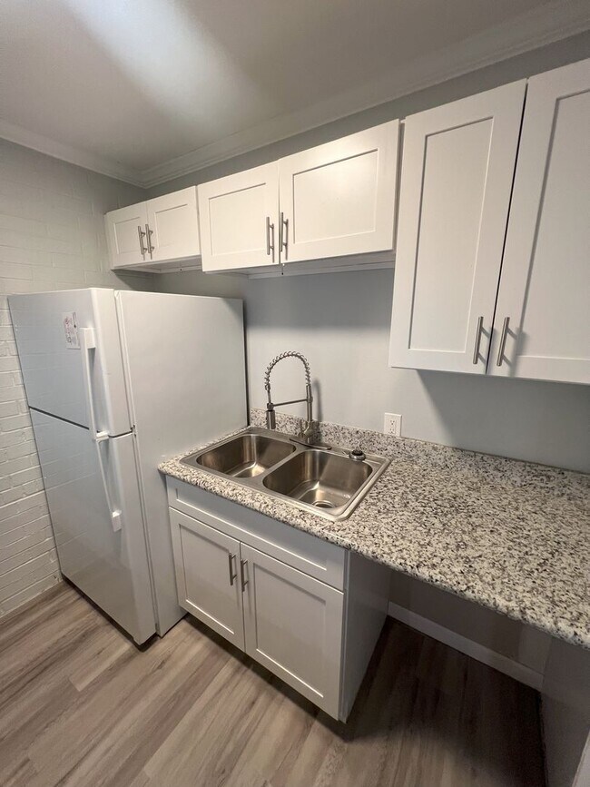 Foto del edificio - Must See! 1 bedroom, 1 bath apartment on H...