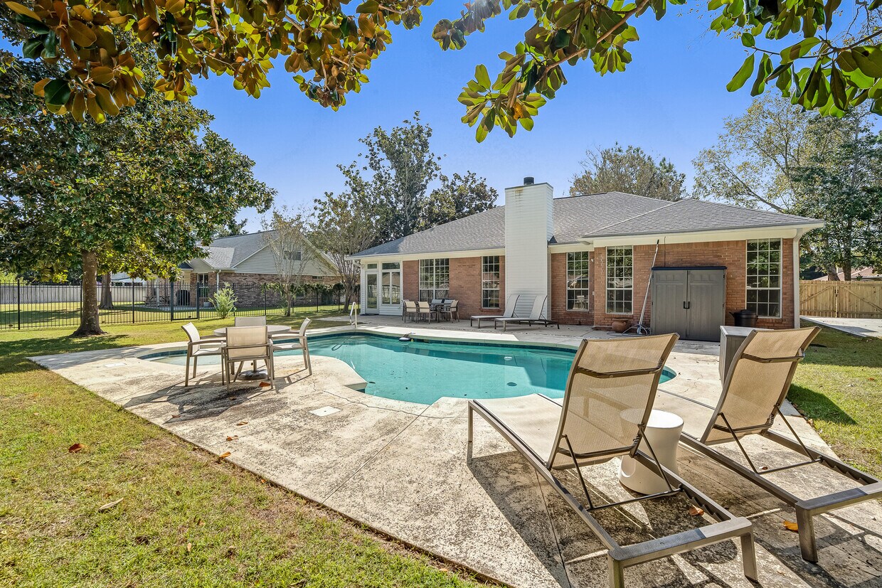 Primary Photo - 114 Dana Pointe