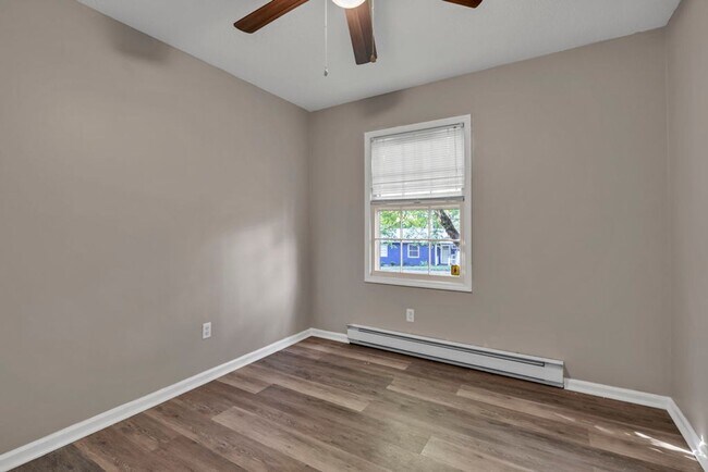 Foto del edificio - $2200 —Available spring semester January 2026 4 bedroom 2 bath House Student and pet friendly