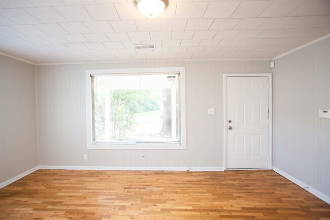 Building Photo - 1810 Moss St