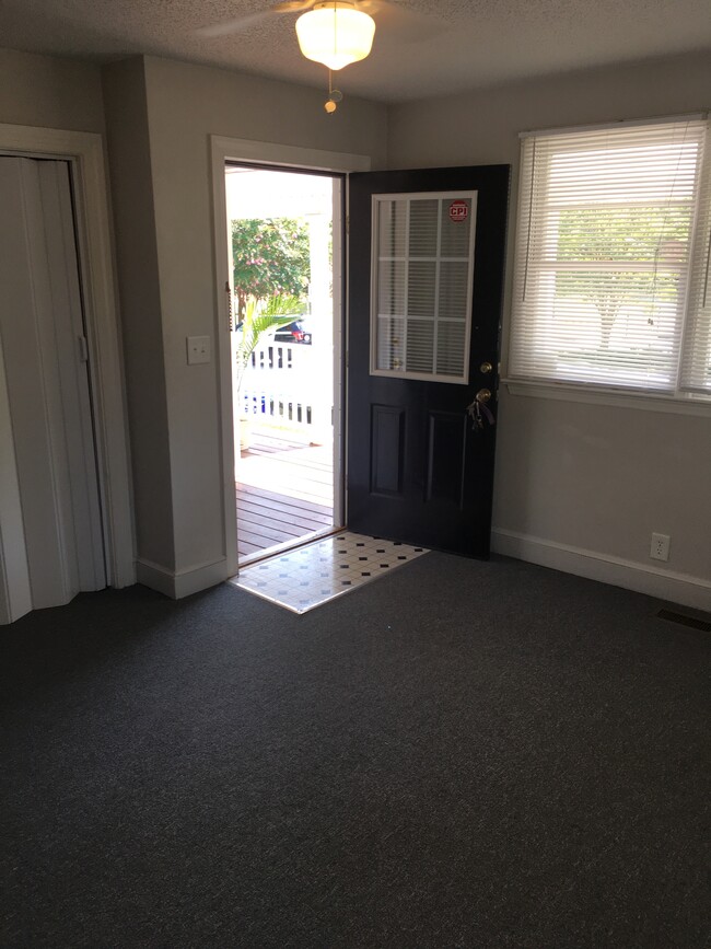 Building Photo - 221 N Roberson St