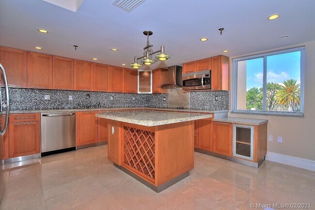 Building Photo - 650 Ocean Dr