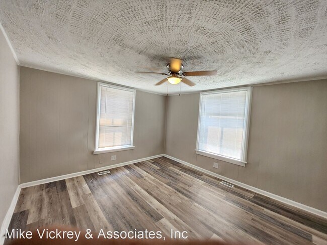 Foto del edificio - 4 br, 2 bath House - 212 Metcalf St