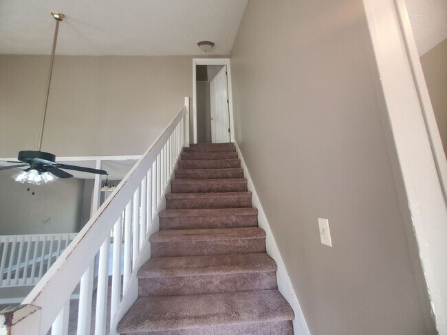 Building Photo - 6472 Kelmscot Ct