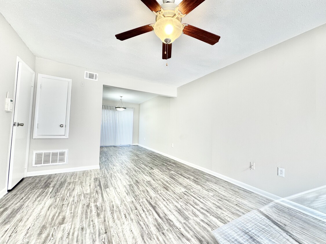 Primary Photo - Oakview Place