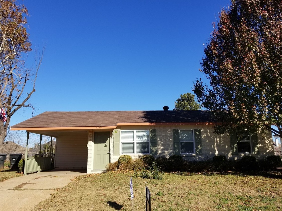 Primary Photo - 4 br, 2 bath House - 1219 Gladiolus