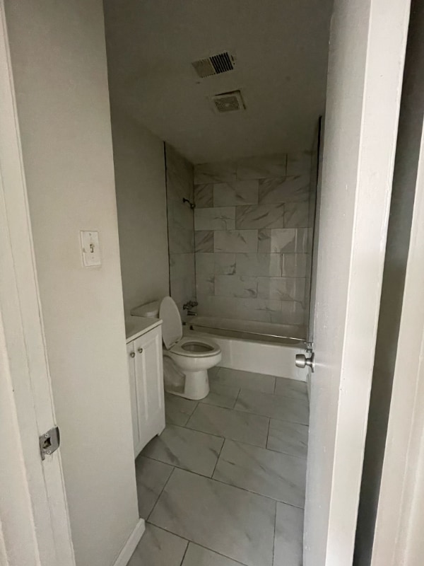 Foto del edificio - 2411 Talonwood Dr