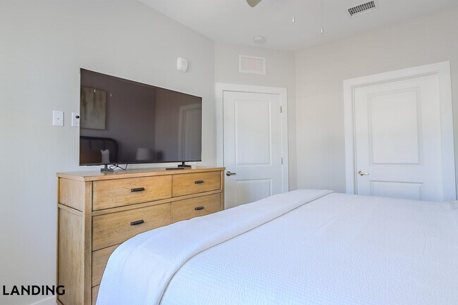 Building Photo - 2361 Commerce Park Dr NE