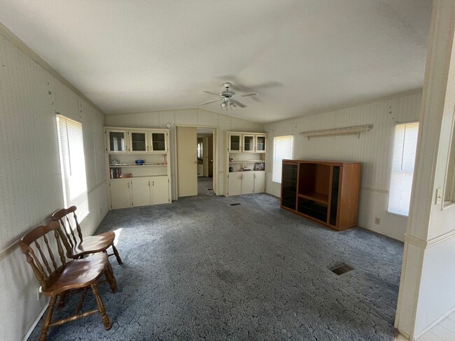 Building Photo - Home for rent in Iowa!
