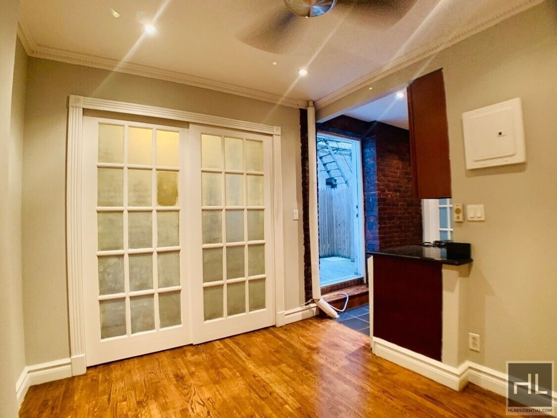Foto principal - Renovated East Village 2-Bedroom with Sunl...