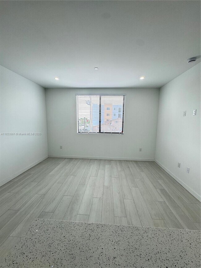Foto del edificio - 909 E 24th St