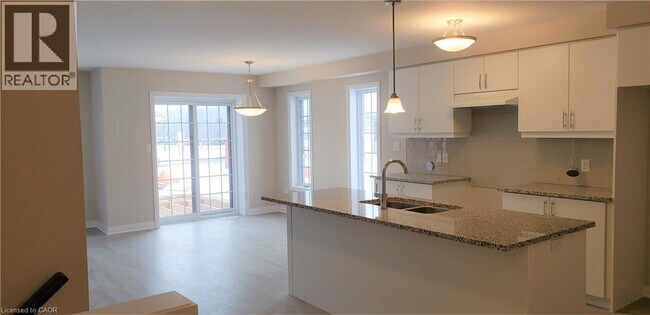 Photo du bâtiment - 75 Fenside St