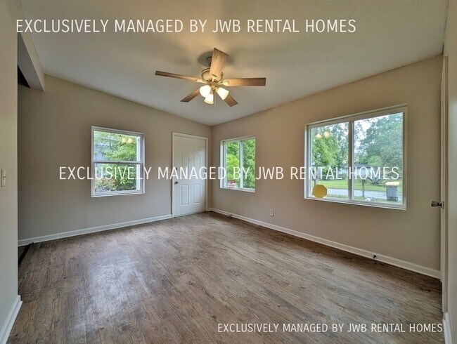 Building Photo - 3039 Dignan St