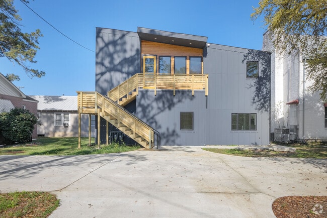 Building Photo - 306 W Taft St
