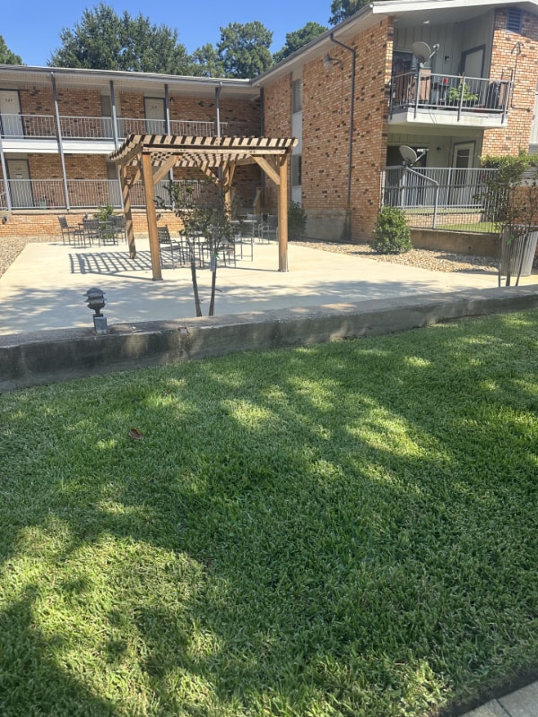 Foto del edificio - 2114 E Marshall Ave